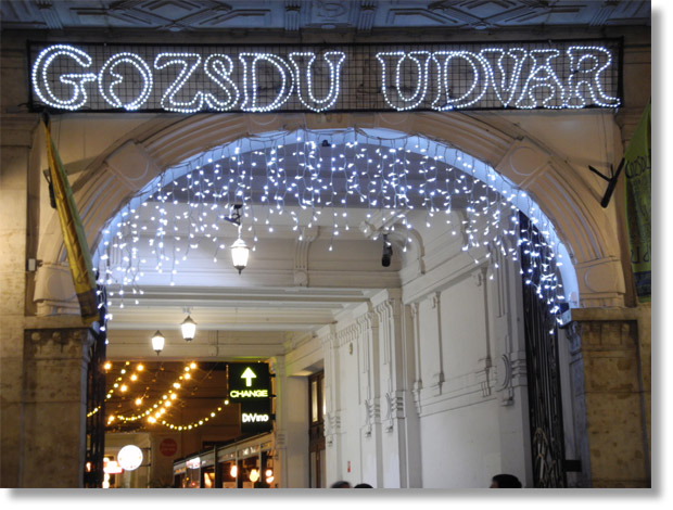 gozsdu_udvar_entrance