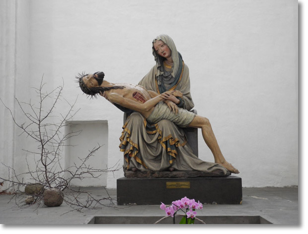 gdansk_basilica_of_saint_mary_pieta_statue