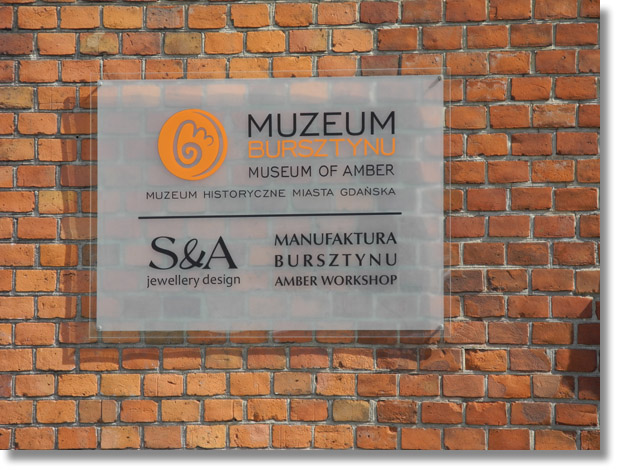 gdansk_museum_of_amber_sign.jpg