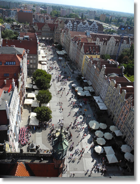 gdansk_town_hall_tower_view_of_long_market.jpg