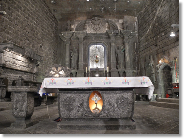 wieliczka_mine_cathedral_altar
