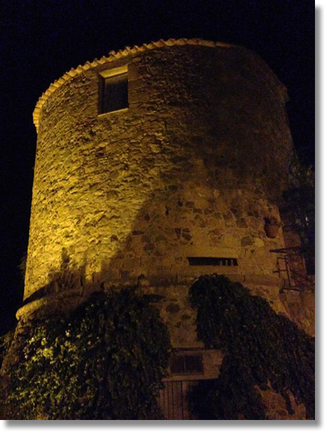 monticchiello_tower_night