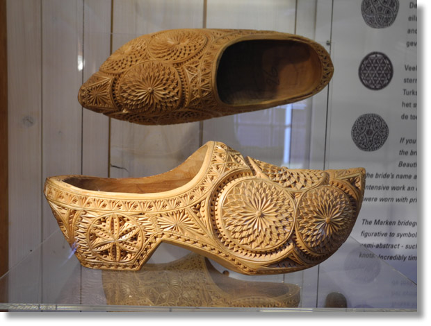 zaanse_schans_wooden_shoes_art