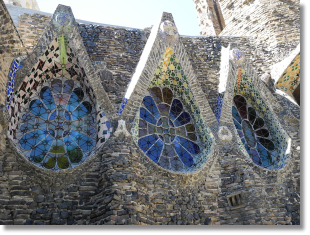colonia_guell_gaudi_crypt_blue_windows
