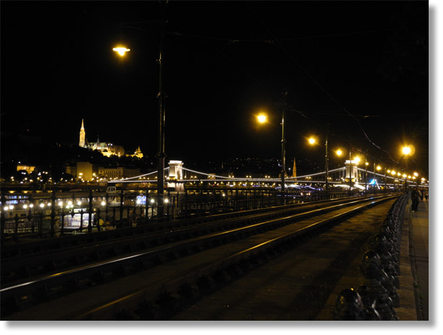 danube_promenade_szecheny_bridge_night