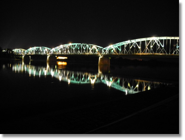 torun_iluminated_bridge